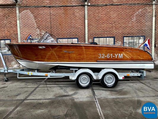 Pedrazzini Capri De Luxe V8 275hp Classic wooden Speedboat 1963 (RIVA, BOESCH).