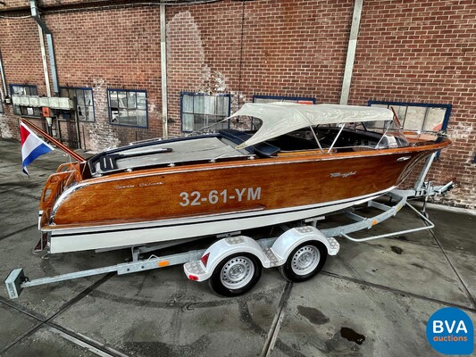 Pedrazzini Capri De Luxe V8 275hp Classic wooden Speedboat 1963 (RIVA, BOESCH).