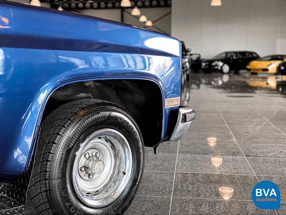 G.M.C. Sierra Suburban 1985.