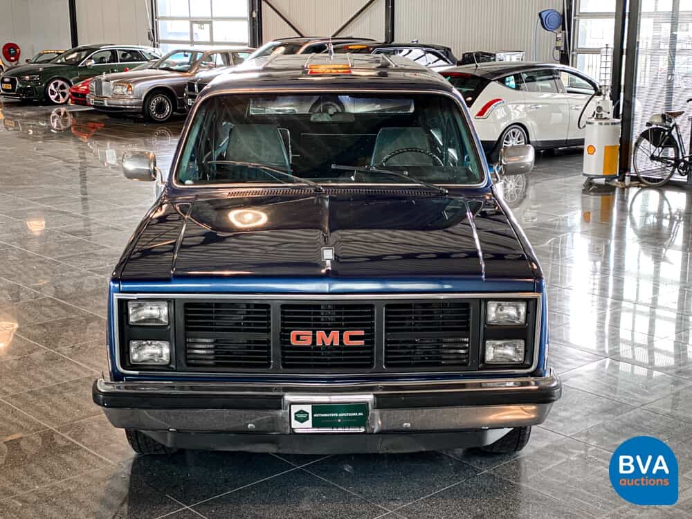 G.M.C. Sierra Suburban 1985.