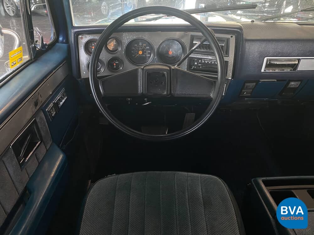 G.M.C. Sierra Suburban 1985.