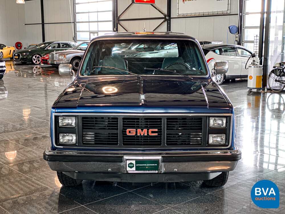 G.M.C. Sierra Suburban 1985.