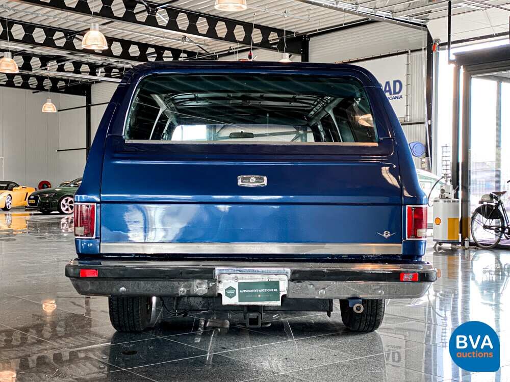 G.M.C. Sierra Suburban 1985.