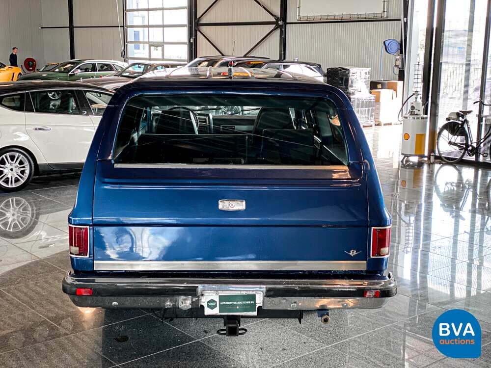 G.M.C. Sierra Suburban 1985.