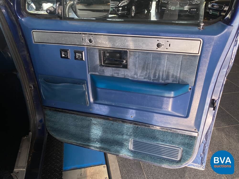 G.M.C. Sierra Suburban 1985.