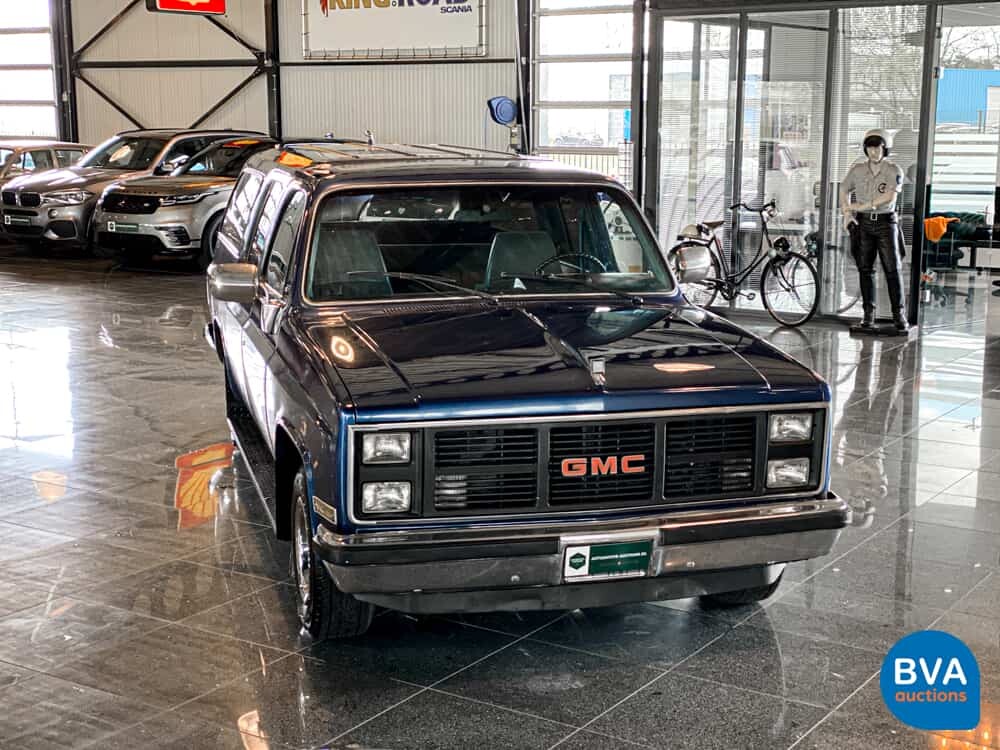 G.M.C. Sierra Suburban 1985.