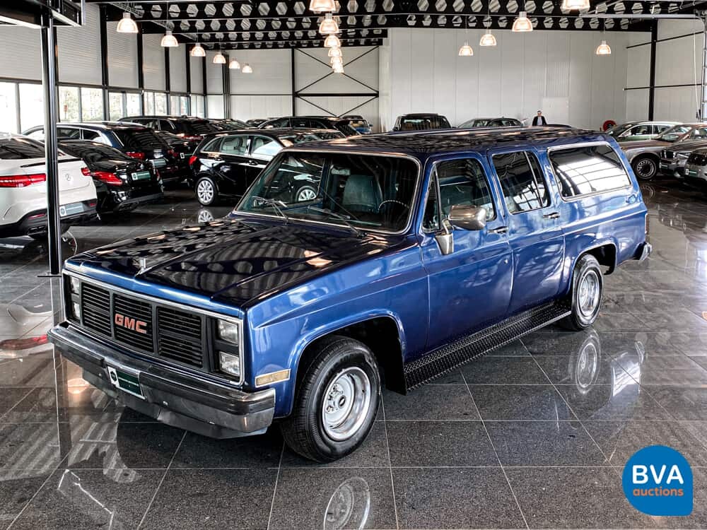 G.M.C. Sierra Suburban 1985.