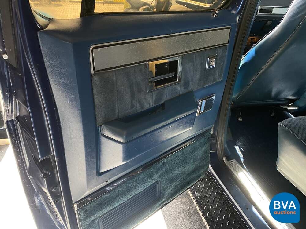 G.M.C. Sierra Suburban 1985.