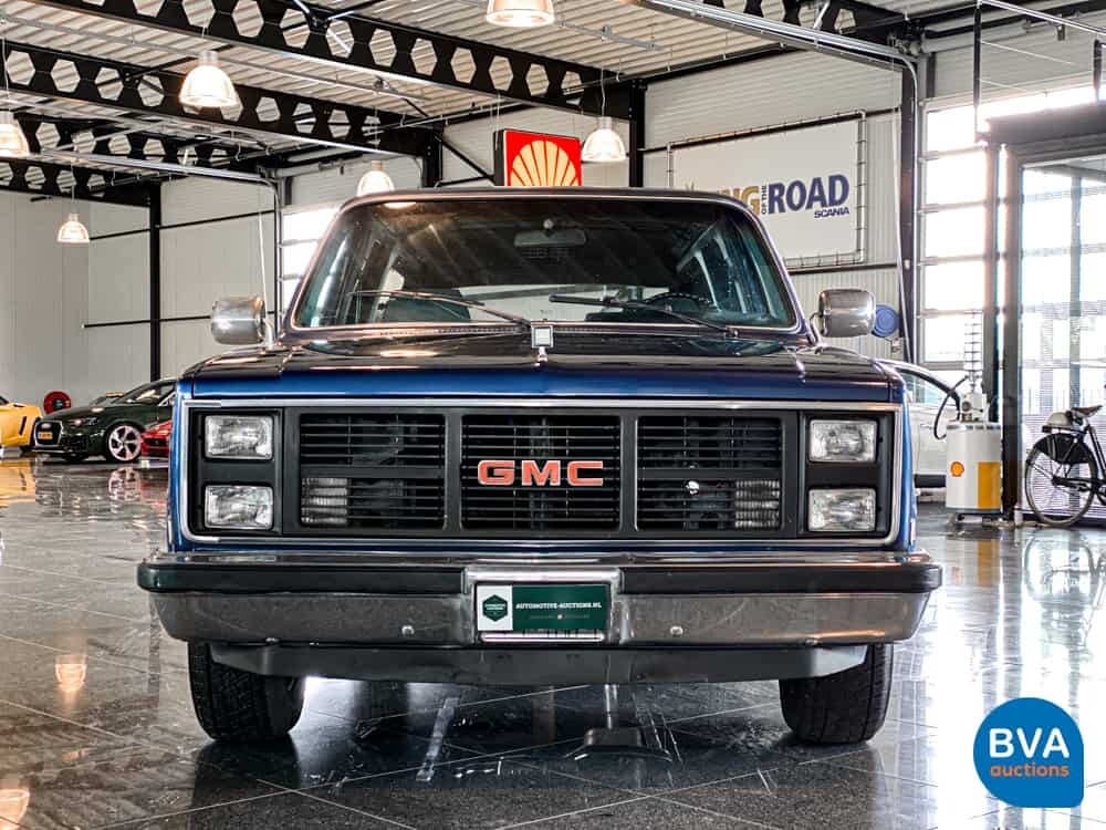 G.M.C. Sierra Suburban 1985.