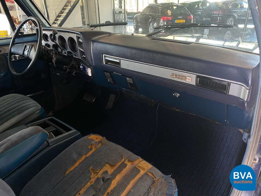 G.M.C. Sierra Suburban 1985.