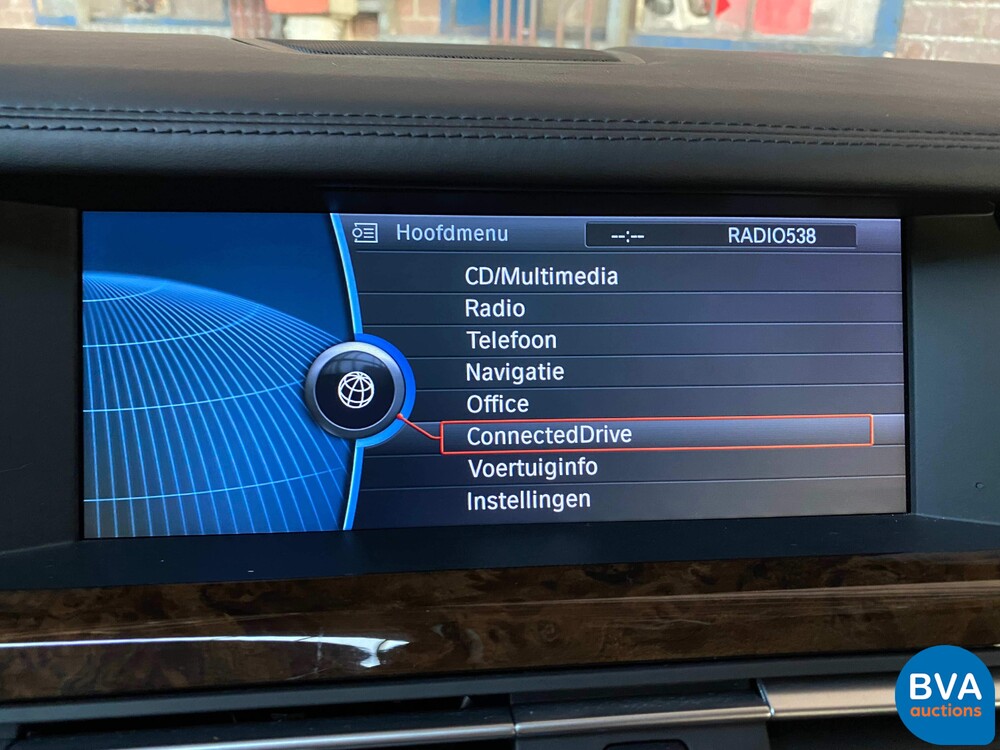 BMW 760Li High Security VR7 V12 F03 2011.