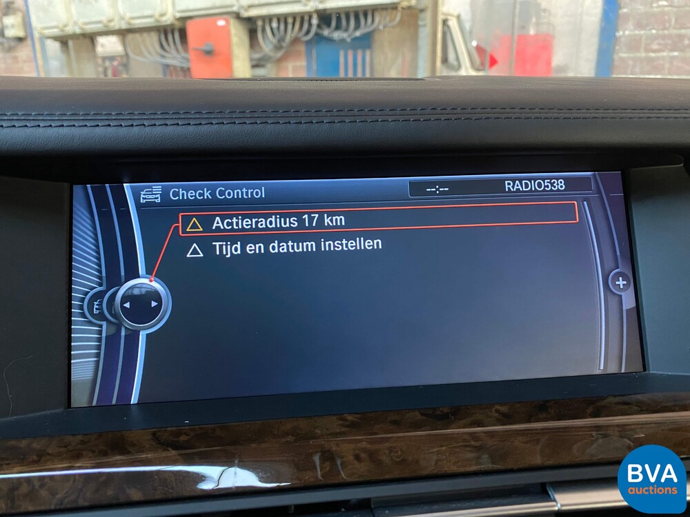 BMW 760Li High Security VR7 V12 F03 2011.