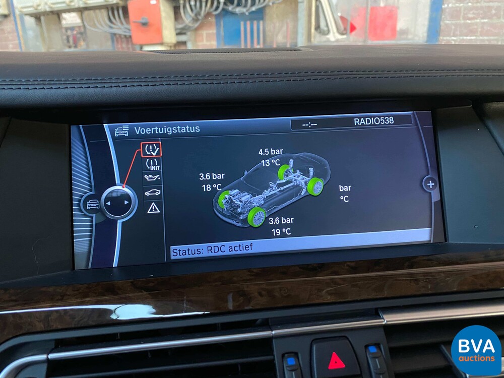 BMW 760Li High Security VR7 V12 F03 2011.