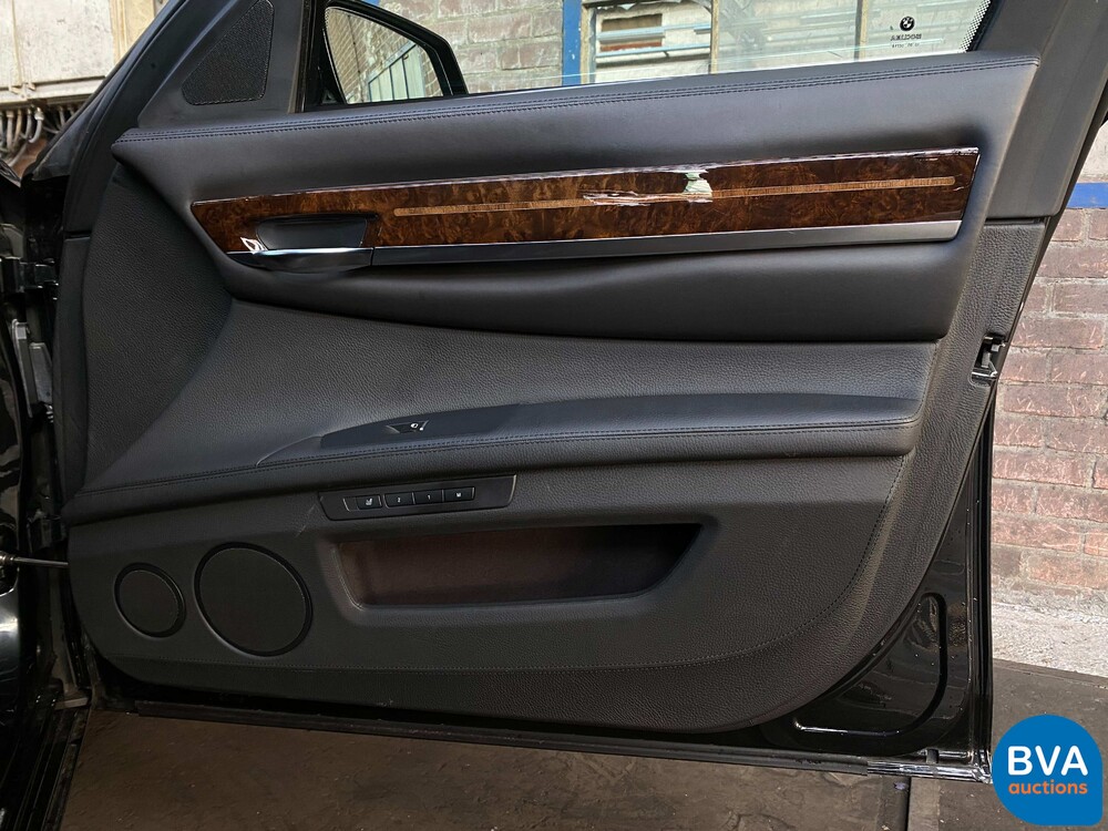 BMW 760Li High Security VR7 V12 F03 2011.