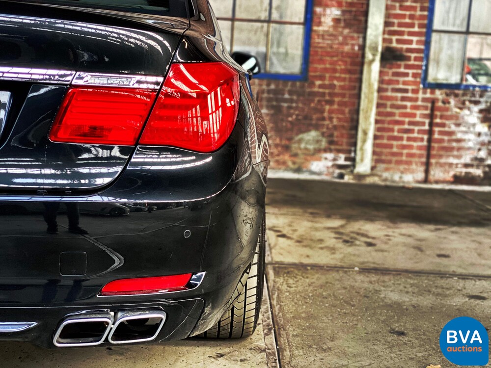 BMW 760Li High Security VR7 V12 F03 2011.