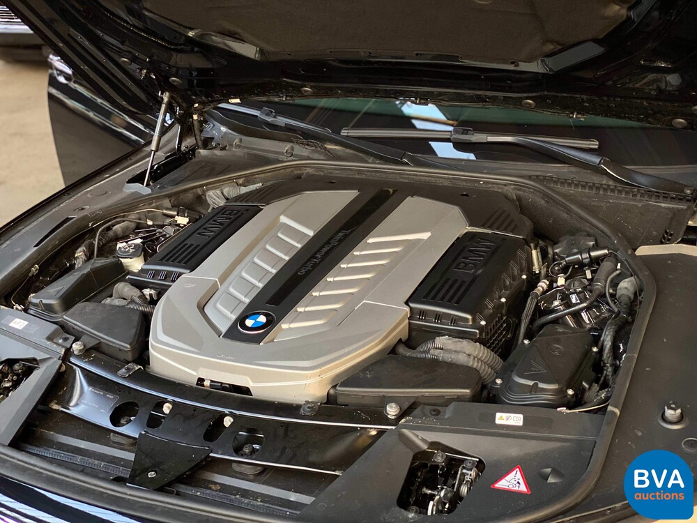 BMW 760Li High Security VR7 V12 F03 2011.