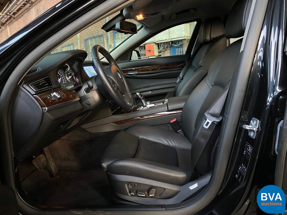 BMW 760Li High Security VR7 V12 F03 2011.