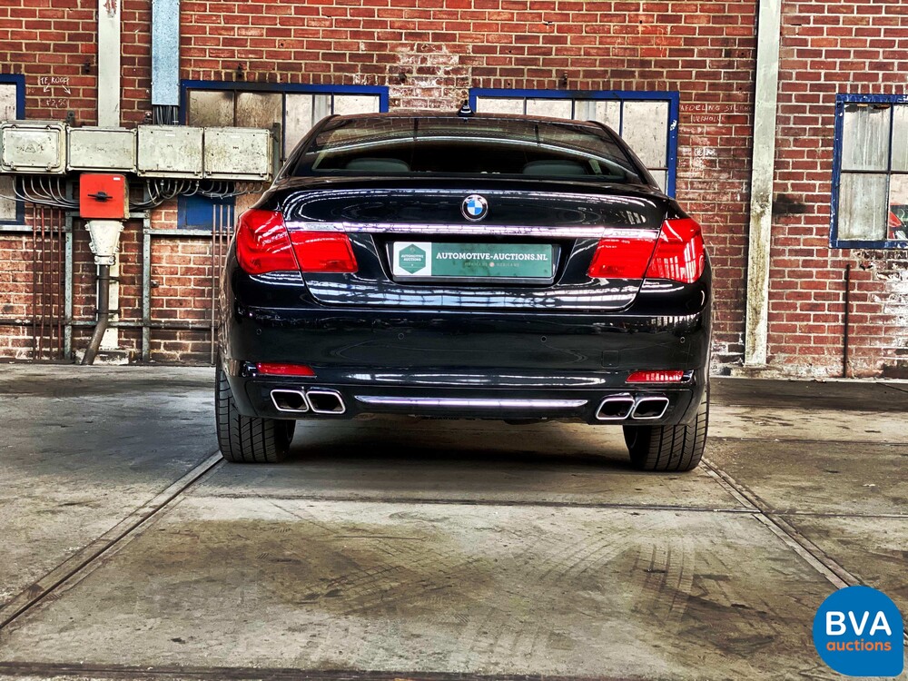 BMW 760Li High Security VR7 V12 F03 2011.