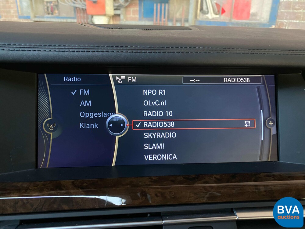 BMW 760Li High Security VR7 V12 F03 2011.