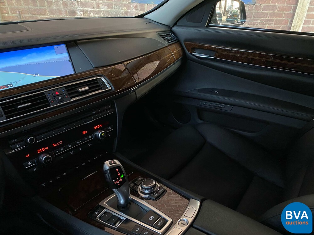 BMW 760Li High Security VR7 V12 F03 2011.