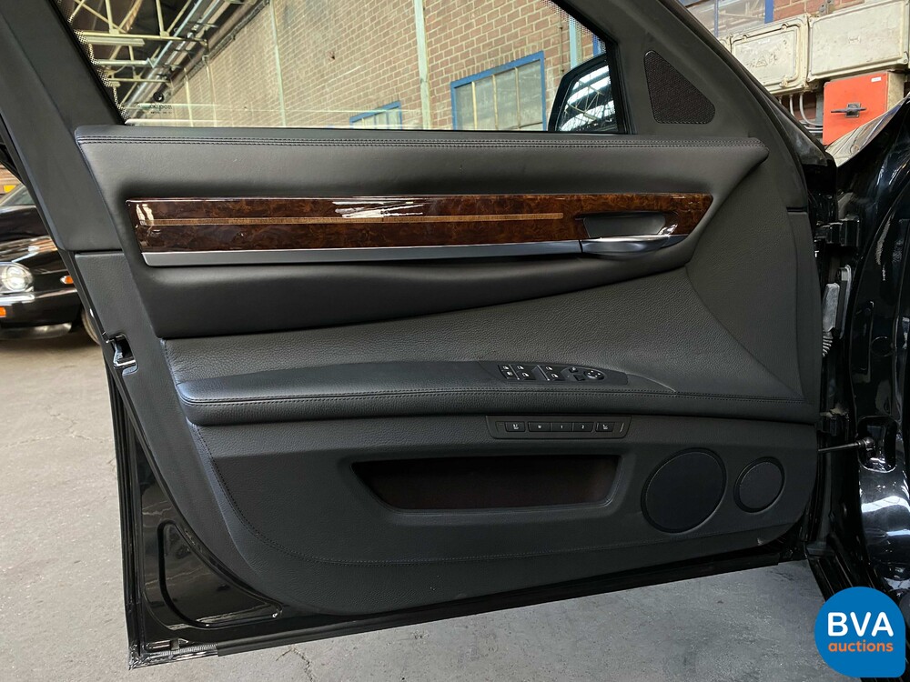 BMW 760Li High Security VR7 V12 F03 2011.