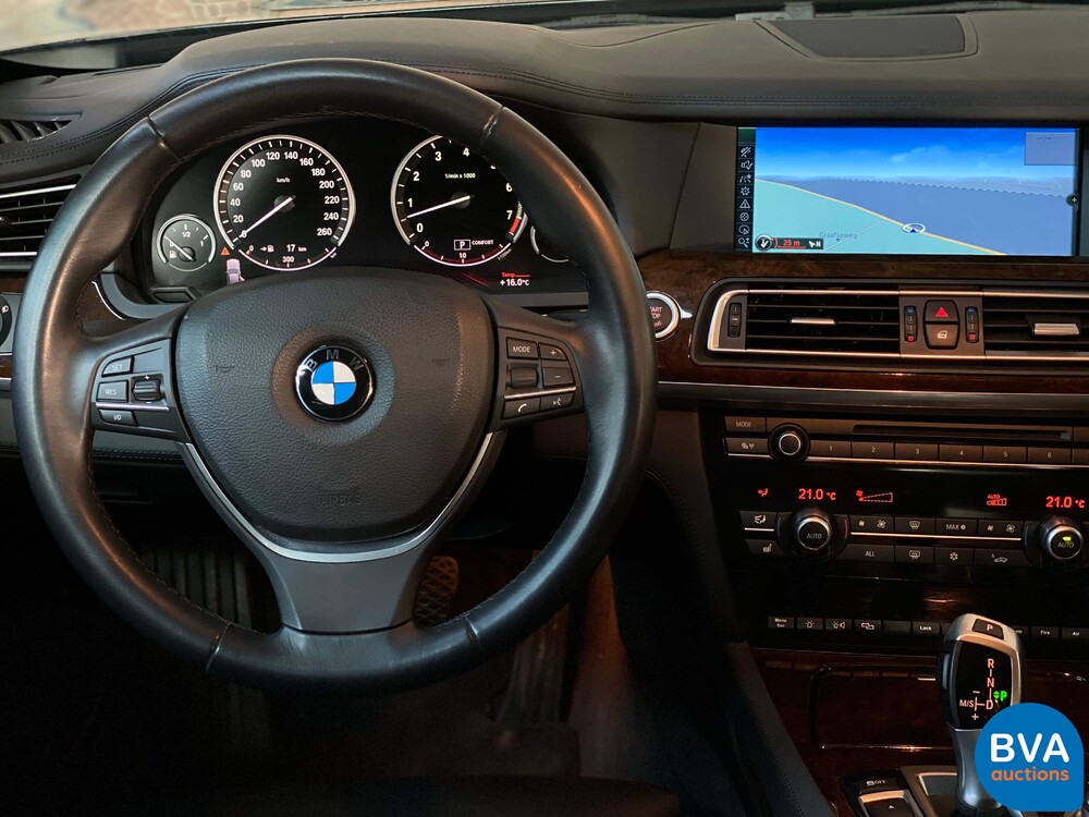 BMW 760Li High Security VR7 V12 F03 2011.