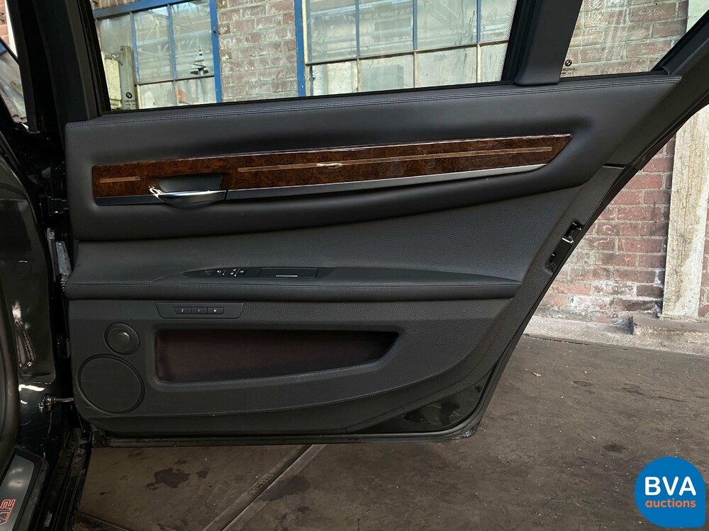 BMW 760Li High Security VR7 V12 F03 2011.