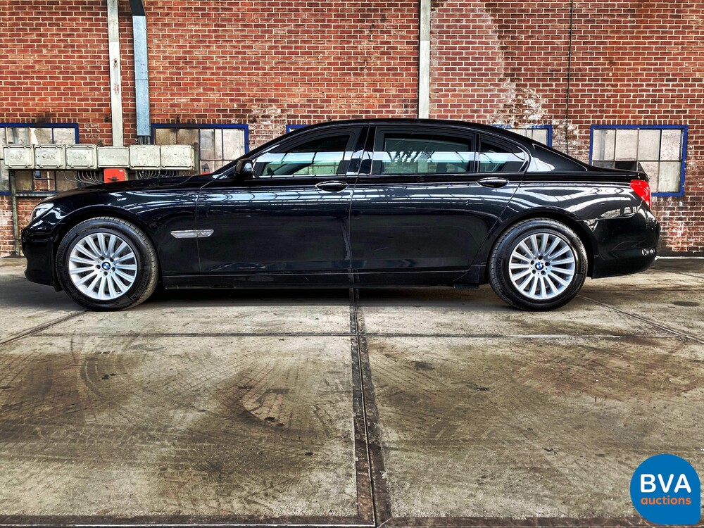 BMW 760Li High Security VR7 V12 F03 2011.