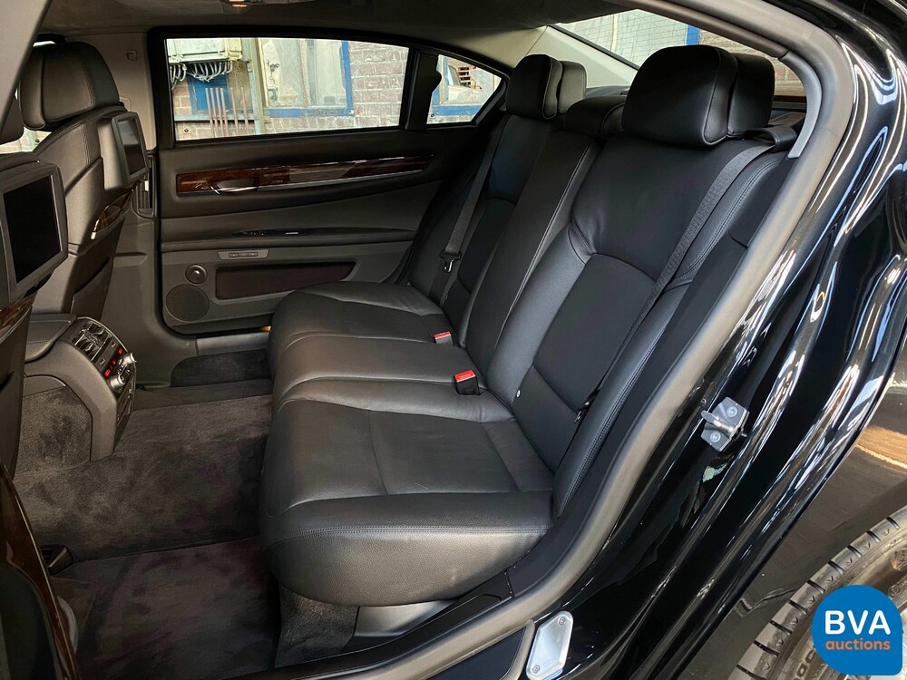 BMW 760Li High Security VR7 V12 F03 2011.