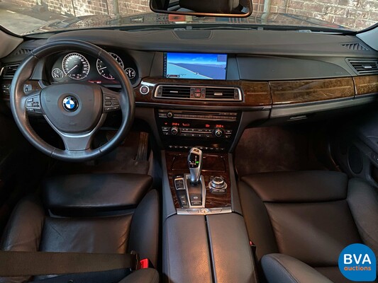 BMW 760Li High Security VR7 V12 F03 2011