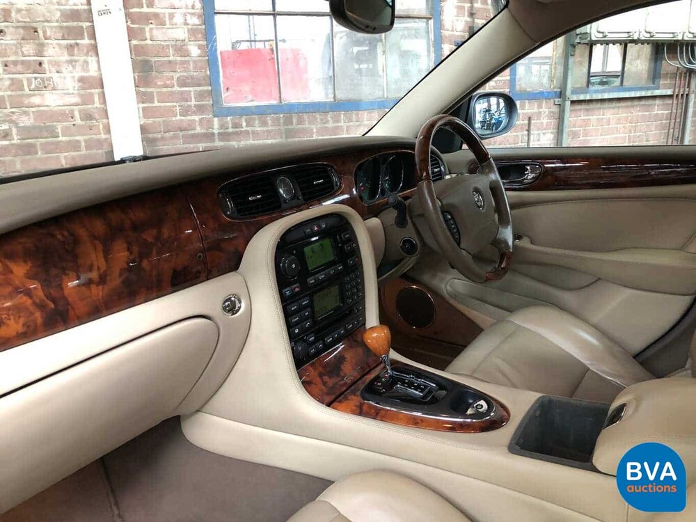 Jaguar XJ6 L 3.0 V6 Executive LWB 238hp 2005, H-738-NT.