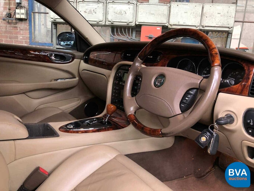 Jaguar XJ6 L 3.0 V6 Executive LWB 238hp 2005, H-738-NT.