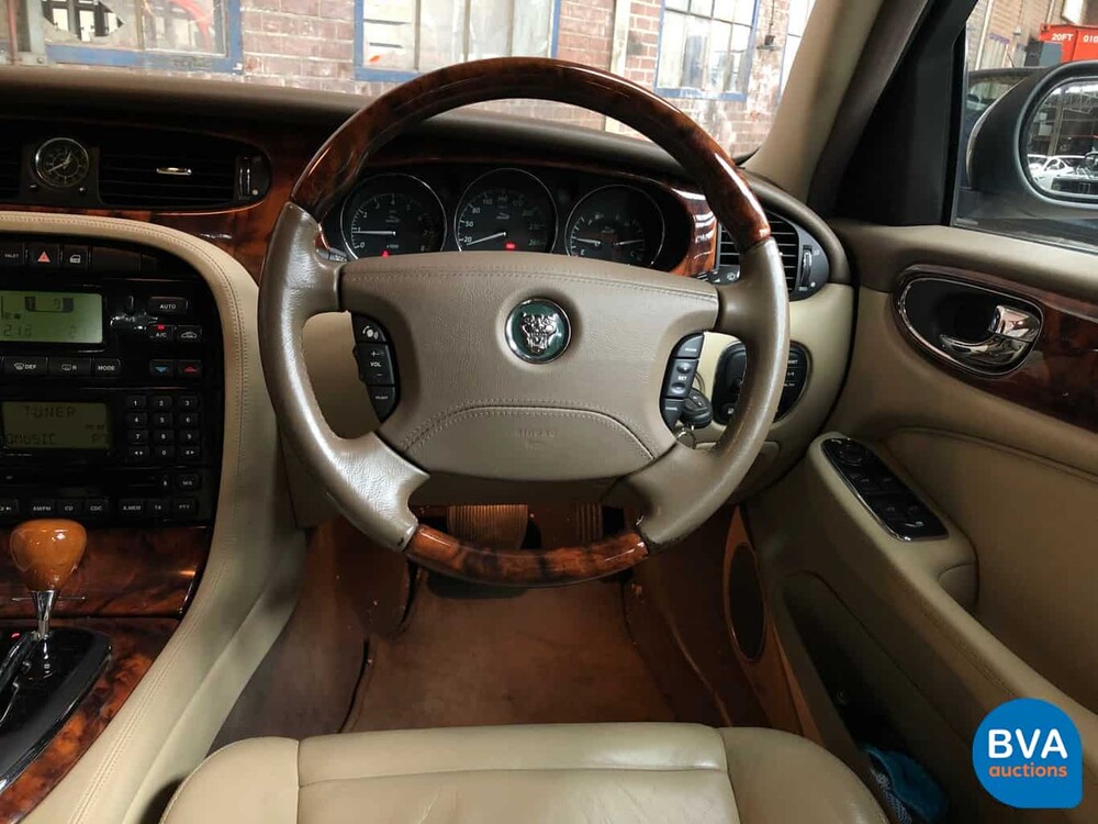 Jaguar XJ6 L 3.0 V6 Executive LWB 238hp 2005, H-738-NT.