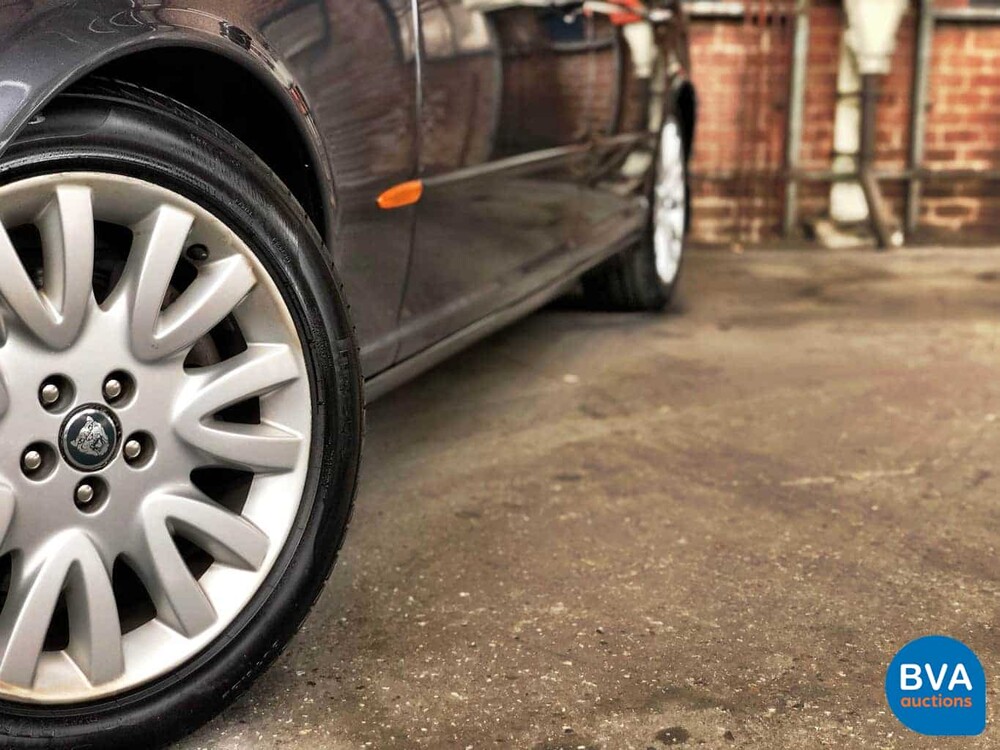 Jaguar XJ6 L 3.0 V6 Executive LWB 238hp 2005, H-738-NT.