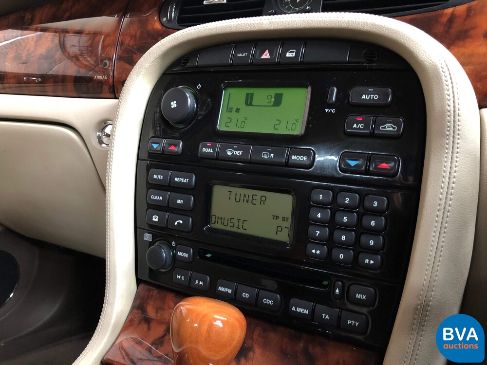 Jaguar XJ6 L 3.0 V6 Executive LWB 238hp 2005, H-738-NT.