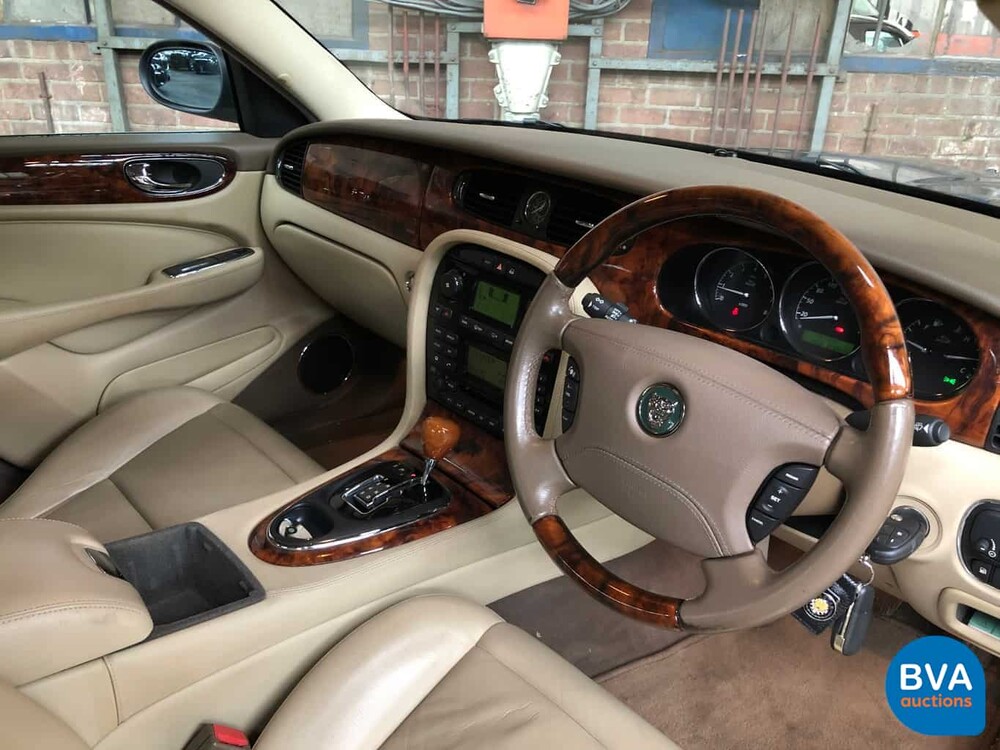 Jaguar XJ6 L 3.0 V6 Executive LWB 238hp 2005, H-738-NT.