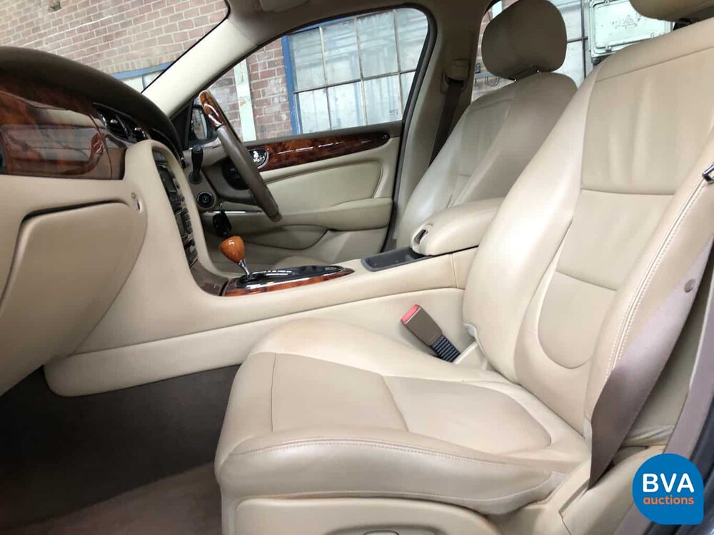 Jaguar XJ6 L 3.0 V6 Executive LWB 238hp 2005, H-738-NT.