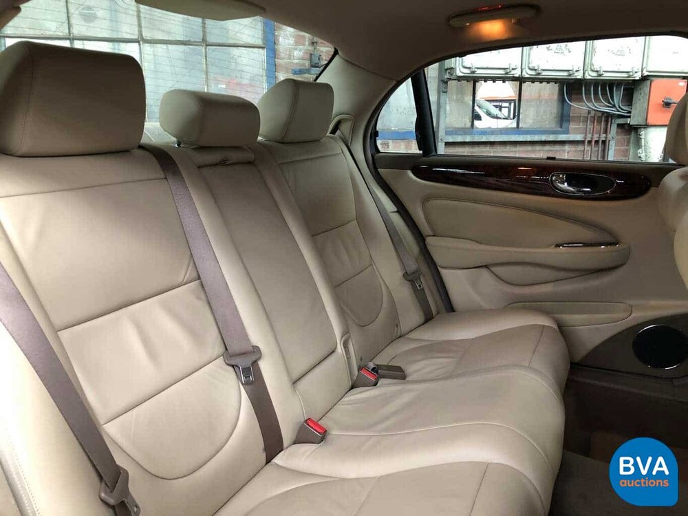 Jaguar XJ6 L 3.0 V6 Executive LWB 238hp 2005, H-738-NT.