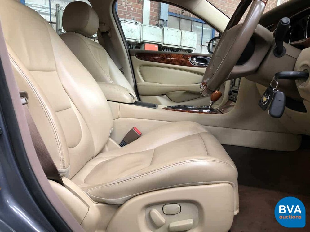 Jaguar XJ6 L 3.0 V6 Executive LWB 238hp 2005, H-738-NT.