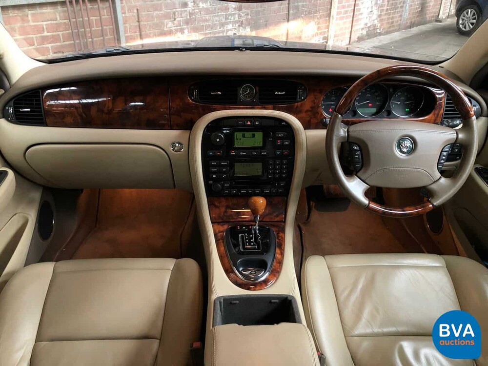 Jaguar XJ6 L 3.0 V6 Executive LWB 238hp 2005, H-738-NT.