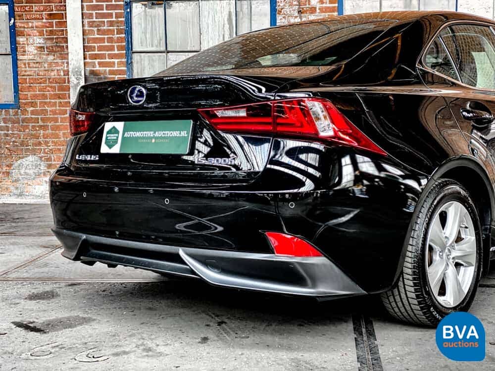 Lexus IS 300h Hybrid Automatic 2016 181hp -Original NL-, JH-830-Z.