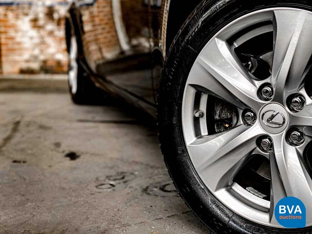 Lexus IS 300h Hybrid Automatic 2016 181hp -Original NL-, JH-830-Z.