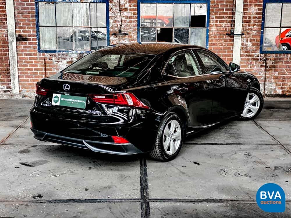 Lexus IS 300h Hybrid Automatic 2016 181hp -Original NL-, JH-830-Z.