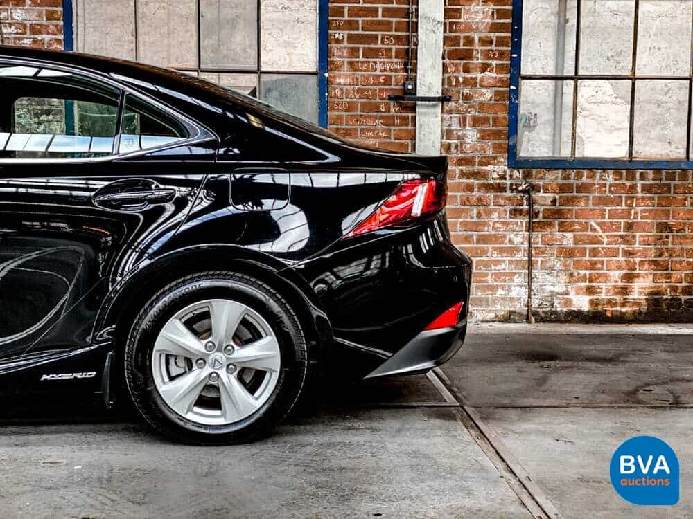 Lexus IS 300h Hybrid Automatic 2016 181hp -Original NL-, JH-830-Z.