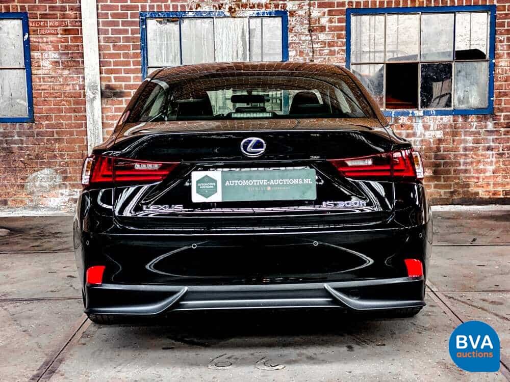 Lexus IS 300h Hybrid Automatic 2016 181hp -Original NL-, JH-830-Z.