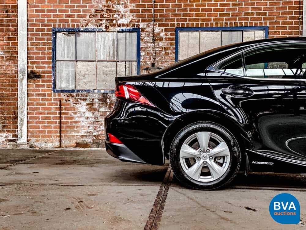 Lexus IS 300h Hybrid Automatic 2016 181hp -Original NL-, JH-830-Z.