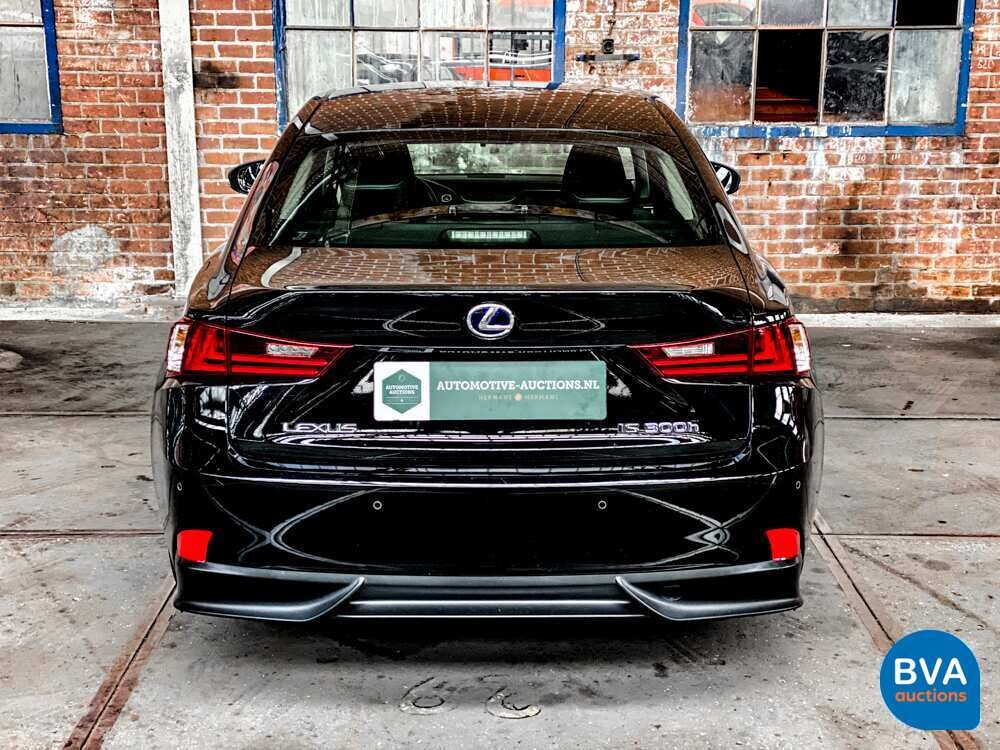 Lexus IS 300h Hybrid Automatic 2016 181hp -Original NL-, JH-830-Z.