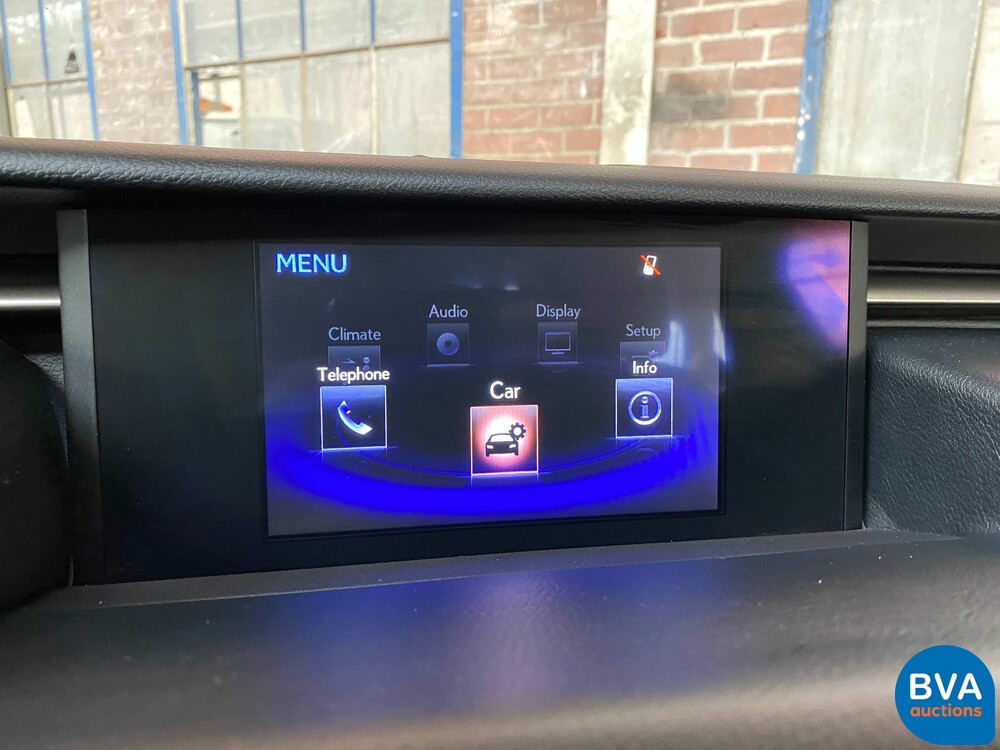 Lexus IS 300h Hybrid Automatic 2016 181hp -Original NL-, JH-830-Z.