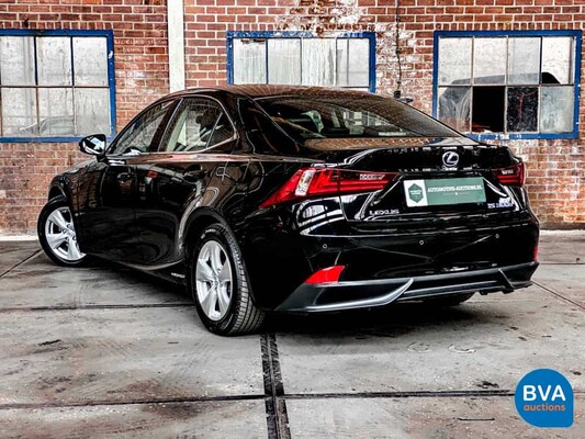 Lexus IS 300h Hybrid Automatic 2016 181hp -Original NL-, JH-830-Z.