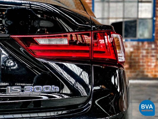 Lexus IS 300h Hybrid Automatic 2016 181hp -Original NL-, JH-830-Z.